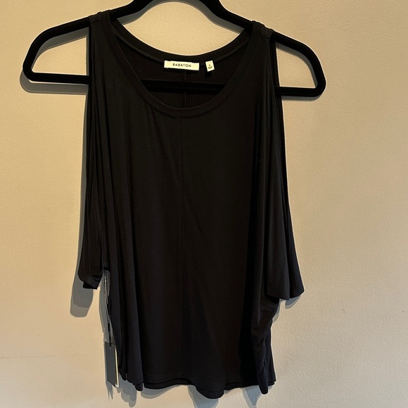 Babaton Black Cold Shoulder Short Sleeve Top - Picture 1 of 10